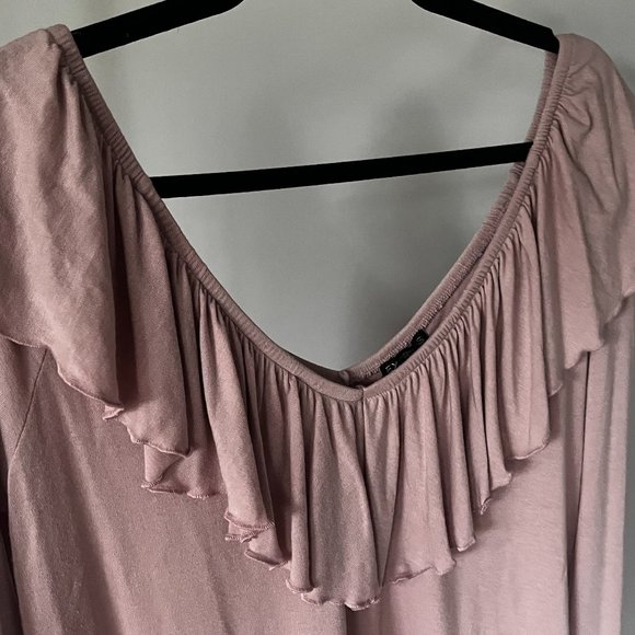 Express Off Shoulder Ruffle Tee - Picture 3 of 6